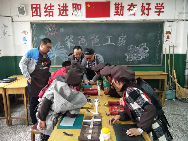 笨爸爸工房皮艺课程走进东升二小第三课(图2)