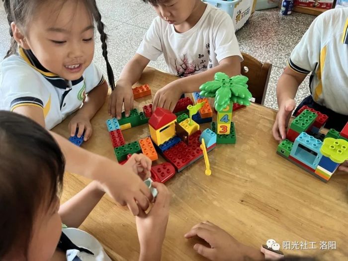 【常袋镇社工站】千站暖万家“智趣时光 童心创想”儿童积木拼搭活动(图5)