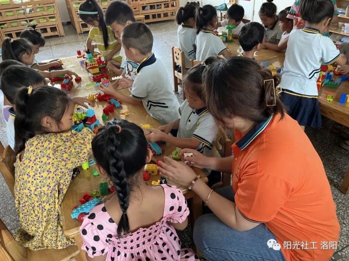 【常袋镇社工站】千站暖万家“智趣时光 童心创想”儿童积木拼搭活动(图4)