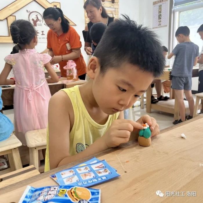 【定鼎门街道社工站】千站暖万家“儿童关爱行动”手工粘土活动(图5)
