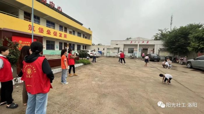 【邙岭镇社工站】千站暖万家·“走进儿童，点亮希望”儿童关爱活动(图2)