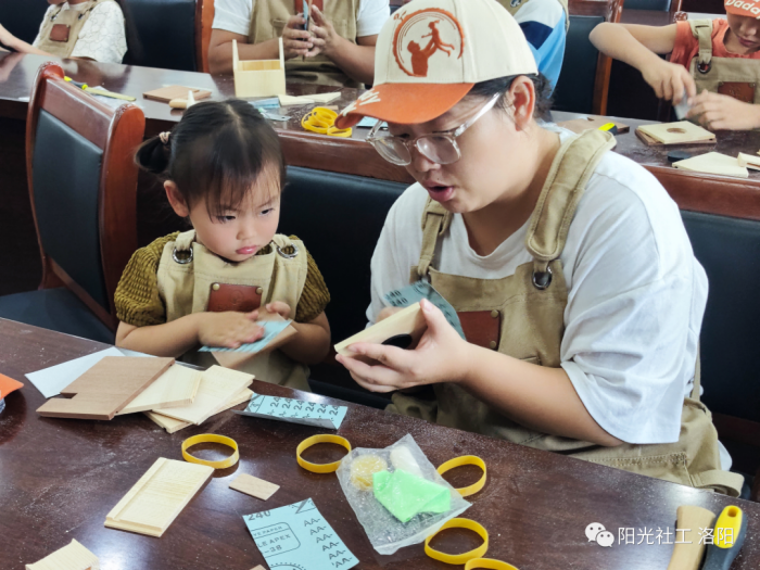 【山化镇社工站】千站暖万家·亲子木工课社区活动(图4)