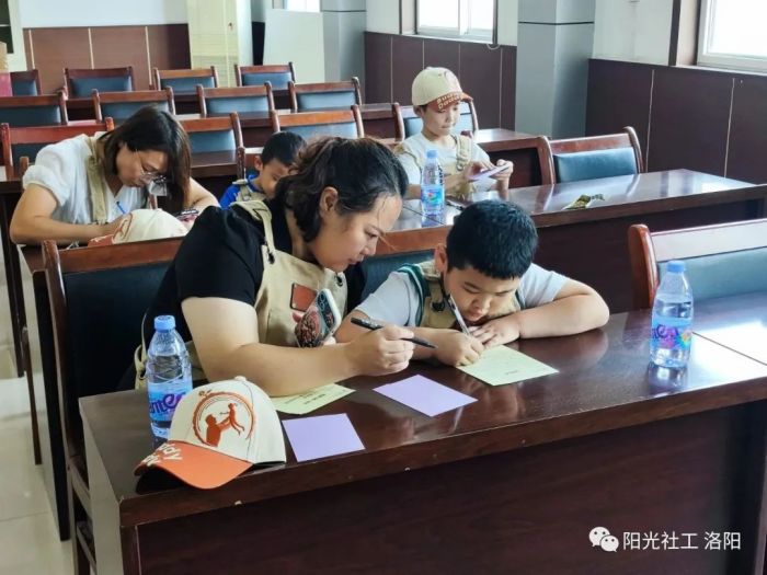 【山化镇社工站】千站暖万家·亲子木工课社区活动(图5)