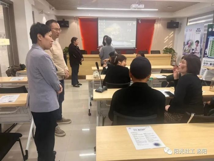 【定鼎门街道社工站】千站暖万家“预防脑卒中 温暖过秋冬”健康知识讲座(图5)