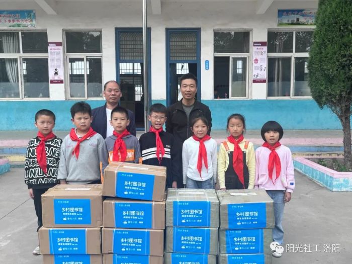 总价值540000元的壹基金阅读包落地洛阳市38所学校(图3)