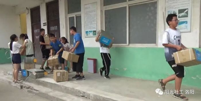 总价值540000元的壹基金阅读包落地洛阳市38所学校(图1)
