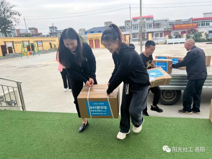 总价值540000元的壹基金阅读包落地洛阳市38所学校(图4)