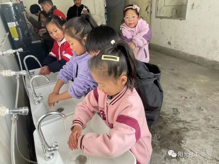 总价值72000元的壹基金洗手计划落地洛阳市6所学校(图5)