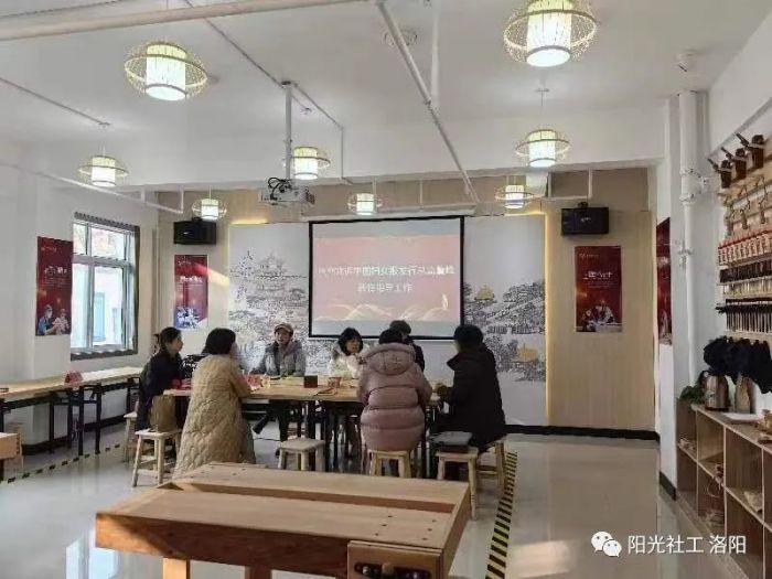 中国妇女报发行总监董峰莅临笨爸爸工房指导工作(图3)