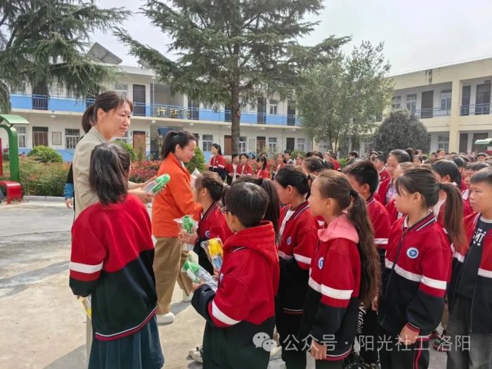 总价值57.75万元的壹基金净水计划项目惠及洛阳市4759名学生(图7)