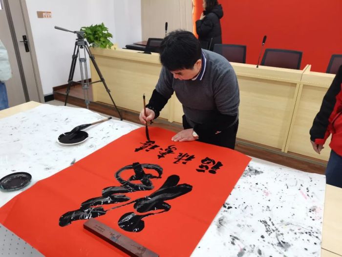 民革洛龙支部、修文坊社区邻里中心“书万福 送万家”义写春联主题活动(图4)
