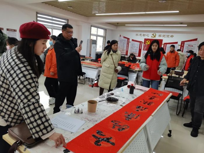 民革洛龙支部、修文坊社区邻里中心“书万福 送万家”义写春联主题活动(图6)