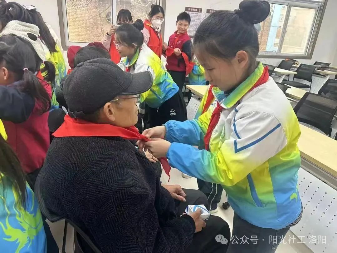 【定鼎门街道社工站】“隋唐学子进社区，关爱老人送温暖”学雷锋志愿服务活动(图7)