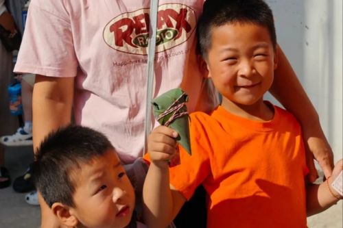 一家一勺米 共做百家粽(图15)