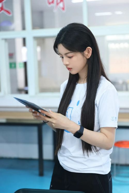 明星杨超越在洛阳过生日？(图2)