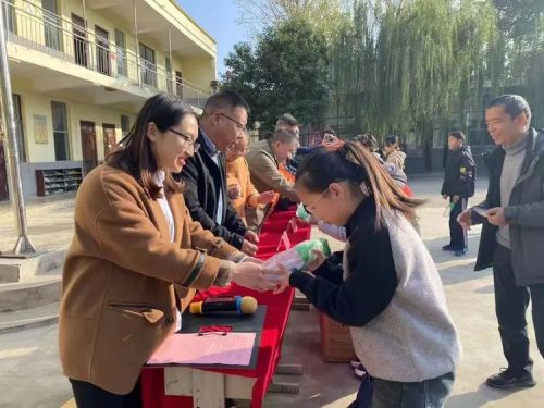 “情暖校园，筑梦启航”﻿“壹基金 净水计划”—宜阳县锦屏镇后庄小学﻿启动仪式(图7)